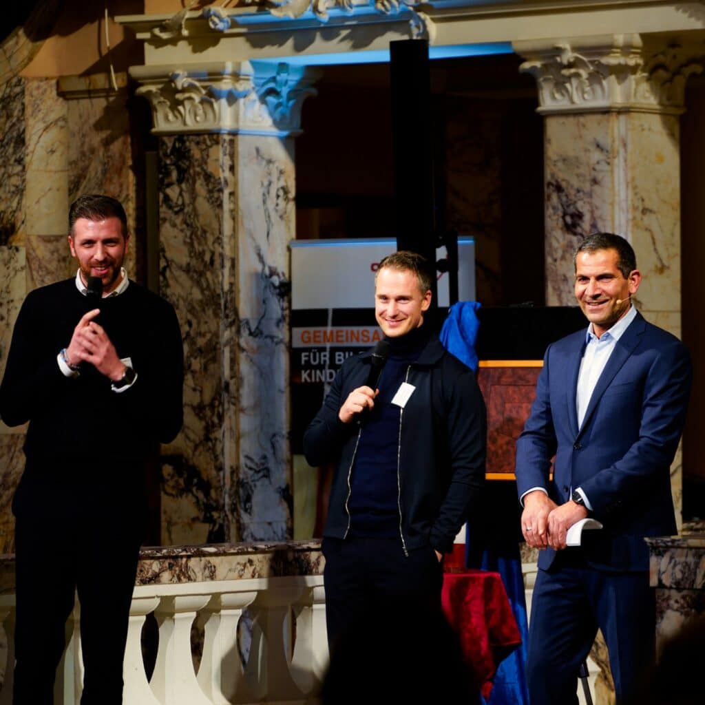 Dennis wittmer und Angelo Bonelli mit Mitri Sirin bei Purpose in Action