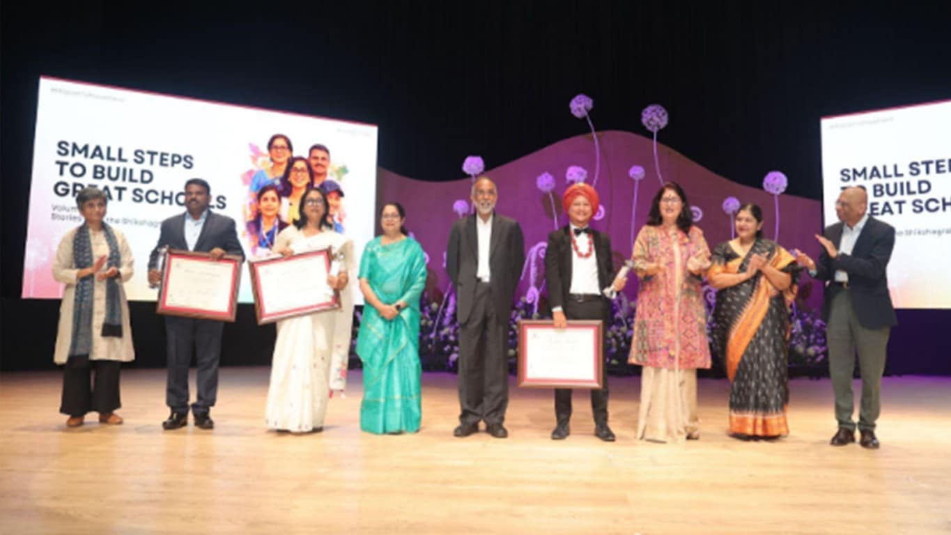 The Shikshagraha awardees with the jury members