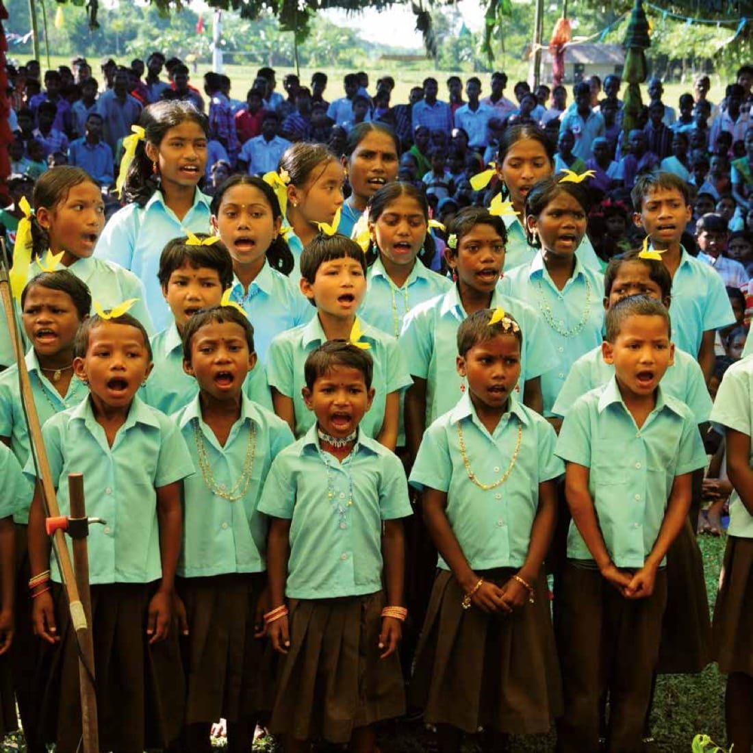 Jubelnde Schulklasse an unserer Partnerschule in Indien